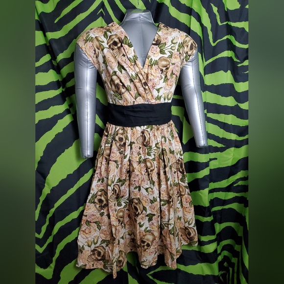 Folter/Modcloth Skull and flowers Dress, size Large - Picture 2 of 10